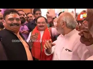BJP National President JP Nadda Eats Food At A Stall In Varanasi