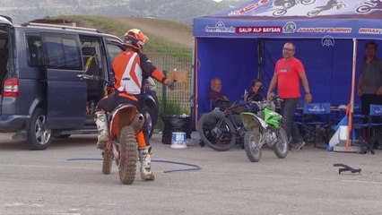 AFYONKARAHİSAR - Kampa giren 16 motokrosçu, şampiyonluk hedefiyle çalışmalarını sürdürüyor
