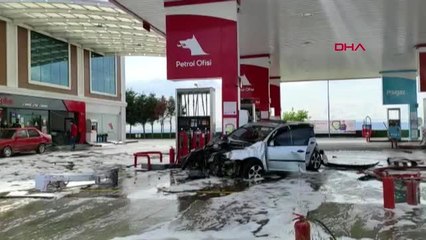 HADIMKÖY'DE KONTROLDEN ÇIKARAK AKARYAKIT İSTASYONUNA GİREN OTOMOBİL ALEV ALDI 2 YARALI