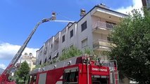 Son dakika haberi! Ödemiş'te bir apartmanın çatısında çıkan yangın söndürüldü