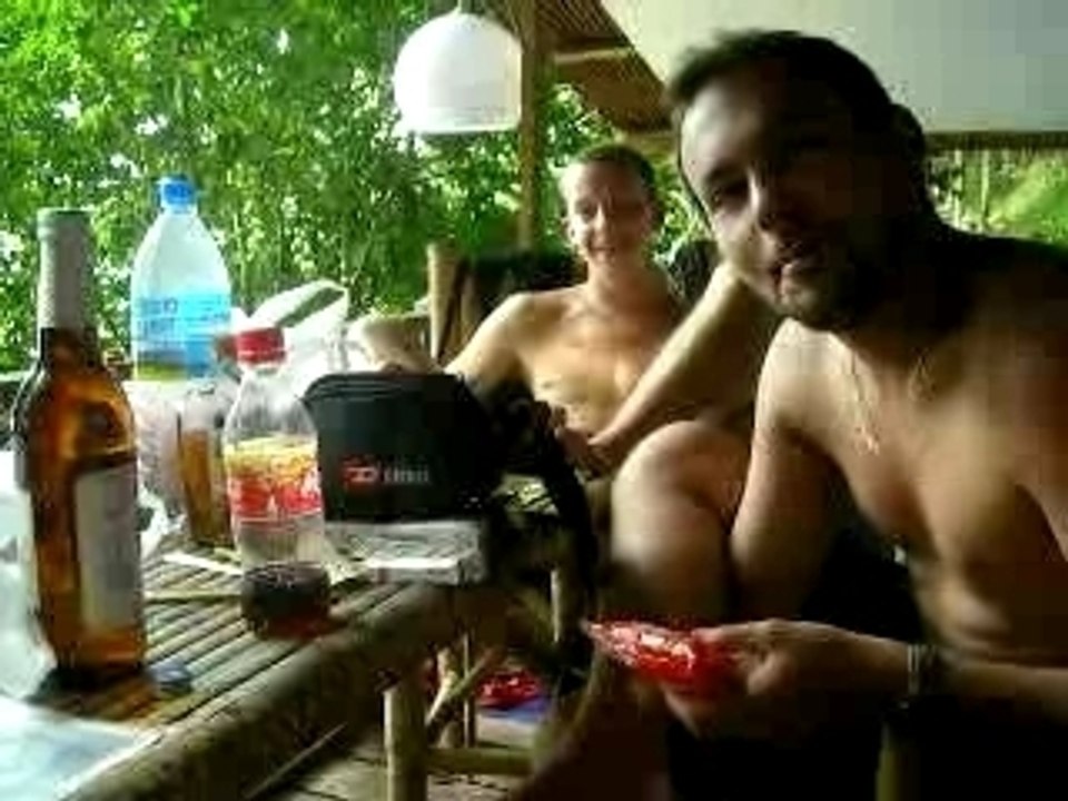 PETIT DEJEUNER CACAHUETES/ RHUM / BIERE PHIPHI