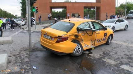 Son dakika haberi | SULTANGAZİ'DE TRAFİK KAZASINDA 5 KİŞİ YARALANIRKEN EVCİL TAVŞAN ÖLDÜ