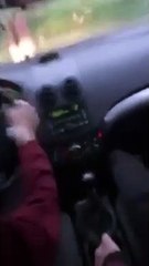 Tenter un drift sur route mouillée : risqué