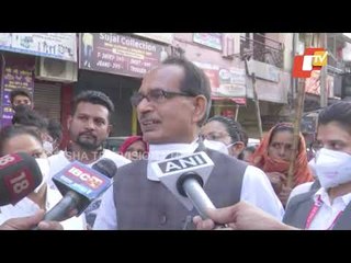 International Women's Day-CM Shivraj Singh Chouhan Meets Sanitisation Workers In Bhopal