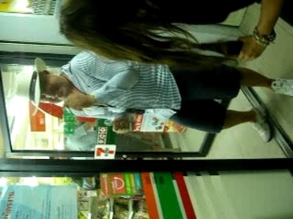 SEVEN ELEVEN PHI PHI !
