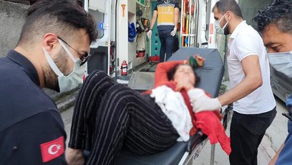 Tartıştığı oğlu ekmek bıçağıyla saldırdı! Can havliyle komşularına sığındı