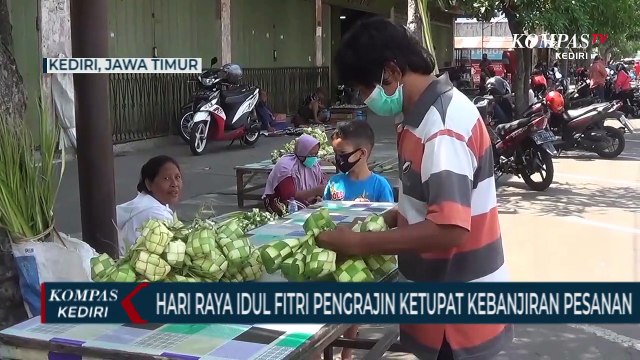 Hari Raya Idul Fitri Pengarjin Ketupat Kebanjiran Pesanan