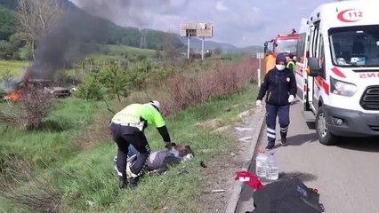 Otomobilleri devrilen çift, yanan araçtan son anda kurtarıldı