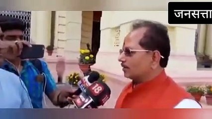 COVID-19_ नेता जी को कोरोना से डर नहीं लगता और बिहार पुलिस गांवों मोबाइल छिन रही है !