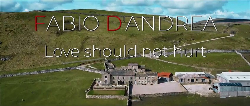 Violences conjugales: Mel B des Spice Girls complètement défigurée dans un clip de sensibilisation