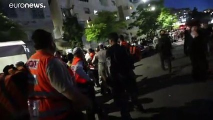 قتيلان وعشرات الجرحى بانهيار مدرج داخل كنيس غرب القدس