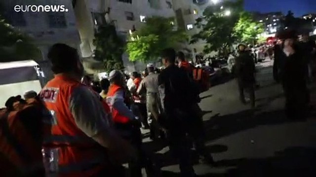 قتيلان وعشرات الجرحى بانهيار مدرج داخل كنيس غرب القدس