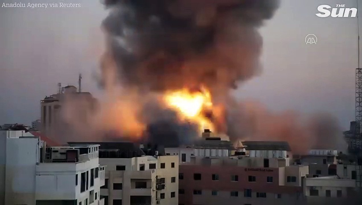 Israel and Palestine exchange missile fire as rockets light up the night sky again_2