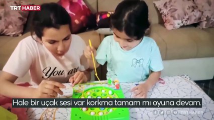 Korkan kızlarını teskin etmeye çalışan Gazzeli baba hayatını kaybetti