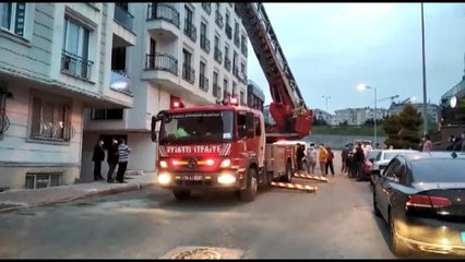 Son dakika... ESENYURT'TA KAÇAN TOPUNU ALMAK İSTEYEN ÇOCUK BALKONDA MAHSUR KALDI