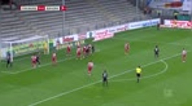 Lewandowski equals Muller's Bundesliga goal record in Bayern draw