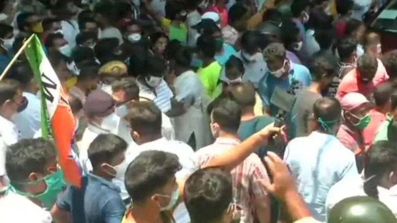 Ruckus outside CBI office after TMC leaders got arrested