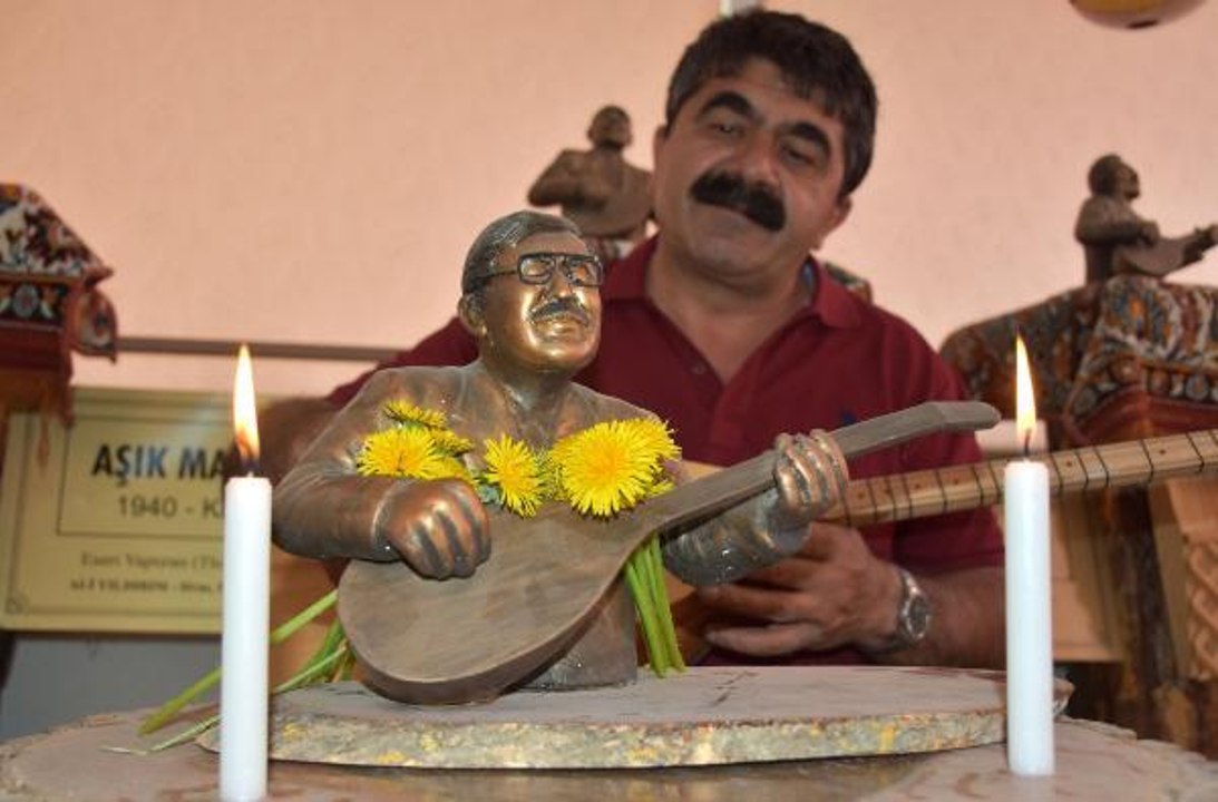 SAZ USTASI, AŞIK MAHZUNİ ŞERİF'İ TÜRKÜLERİYLE ANDI