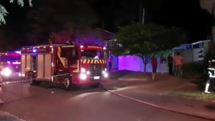 Casa que estaria abandonada há meses é tomada por incêndio no Bairro Santa Cruz