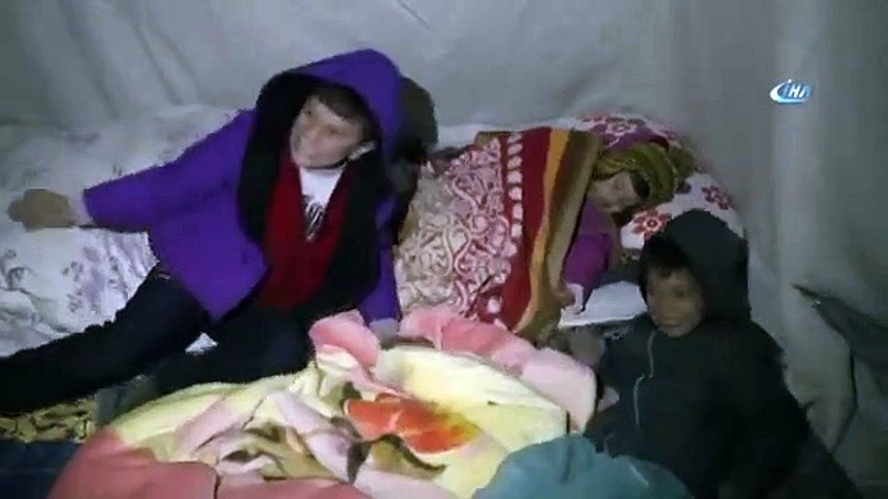 Depremzedeler için çadırlar kurulmaya başlandı