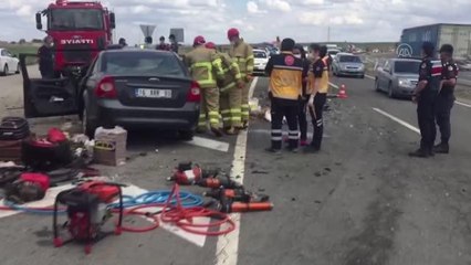 Son dakika haberi... KIRIKKALE - Otomobil ile tır çarpıştı: 1 ölü, 2 yaralı