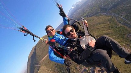 YAMAÇ PARAŞÜTÜNDE 'CÜMBÜŞ' ÇALDI