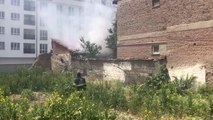 Son dakika haber | ESKİŞEHİR - Yangın çıkan evinde mahsur kalan yaşlı adamı komşusu kurtardı