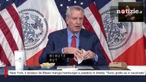 New York, sindaco de Blasio mangia hamburger e patatine in diretta: 
