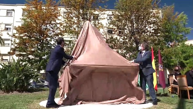 La Junta inaugura en Cádiz una estatua homenaje a todos los profesionales sanitarios andaluces