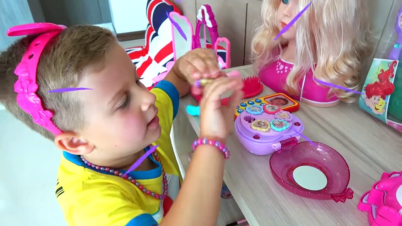 Диана И Волшебное Зеркало! Diana And Roma Pretend Play With Makeup Play Table Toy