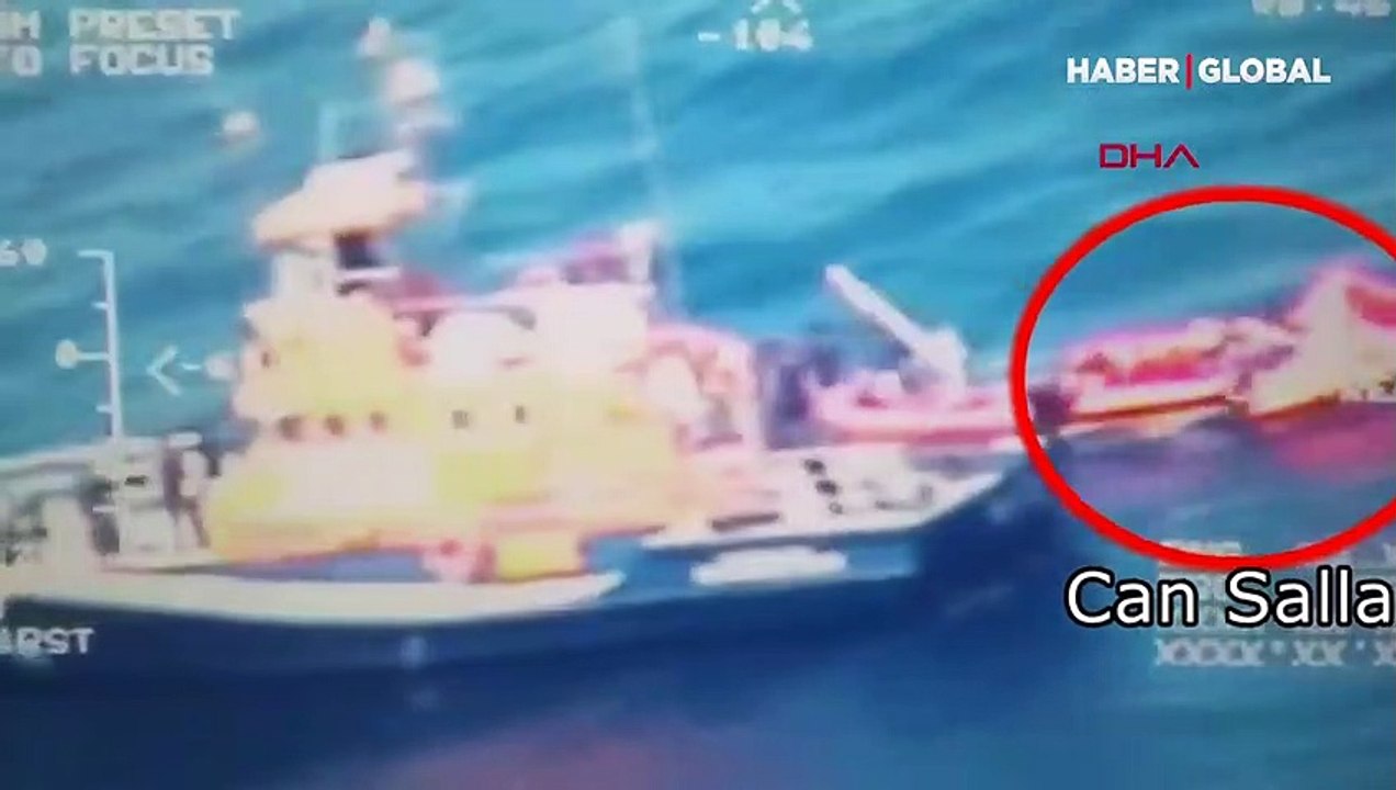 İzmir'de Seferihisar açıklarında 32 düzensiz göçmen kurtarıldı