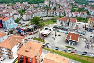 ZONGULDAK'TA YANAN MARKET HAVADAN GÖRÜNTÜLENDİ