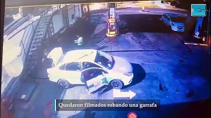 Quedaron filmados robando una garrafa