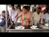 Tamil Nadu Elections | BJP Leader Khushbu Sundar Prepares Dosa During Poll Campaign