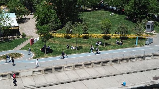 KADEMELİ NORMALLEŞMENİN İLK GÜNÜNDE CADDEBOSTAN SAHİLİ'NDE YOĞUNLUK