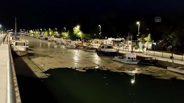 Kurbağalıdere'de deniz salyası nedeniyle beyaz tabaka oluştu