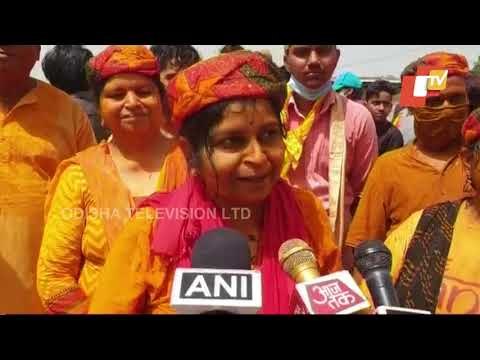 Devotees Gather In Huge Number To Play 'Kapda Fad' Holi In Mathura