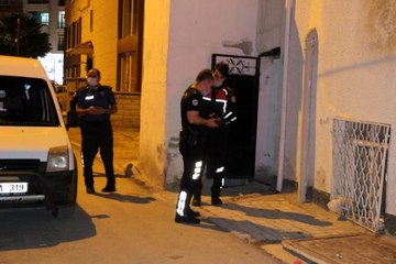 Eşini kazayla bacağından vurdu