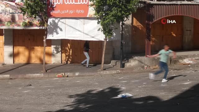 El Halil'de Filistinliler ile İsrail güçleri arasında çatışmaÇatışmaların ardından Filistinliler, İsrail karşıtı protesto gösterisi düzenledi