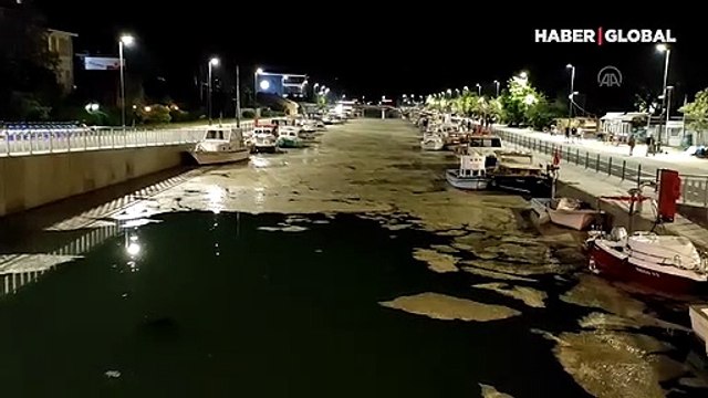 Kurbağalıdere'de deniz salyası nedeniyle beyaz tabaka oluştu