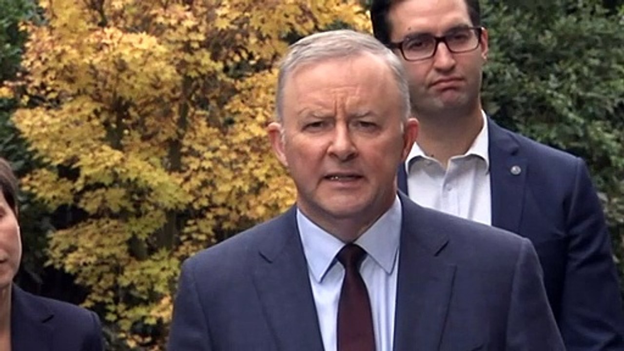Opposition Leader criticises government's handl...