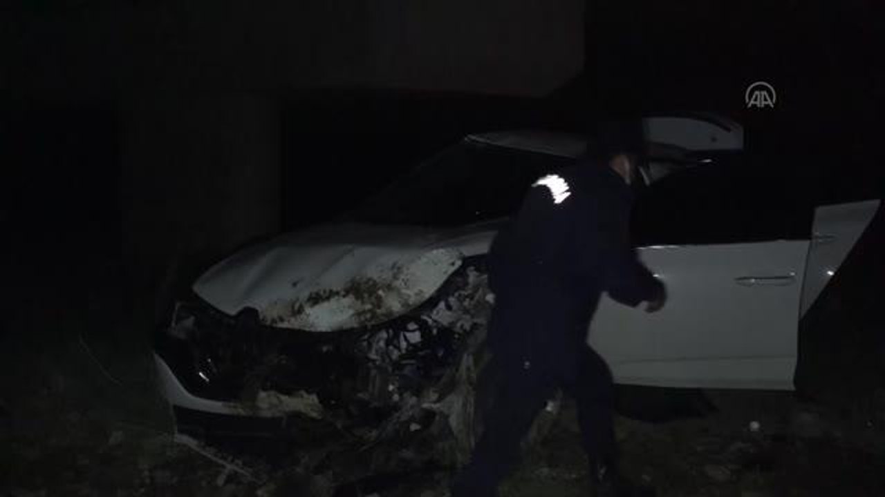 Otomobil devrildi: 3 yaralı
