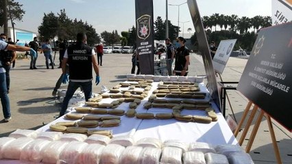 Akdeniz'de ele geçirilen 1,5 ton uyuşturucu Mersin'de sergilendi
