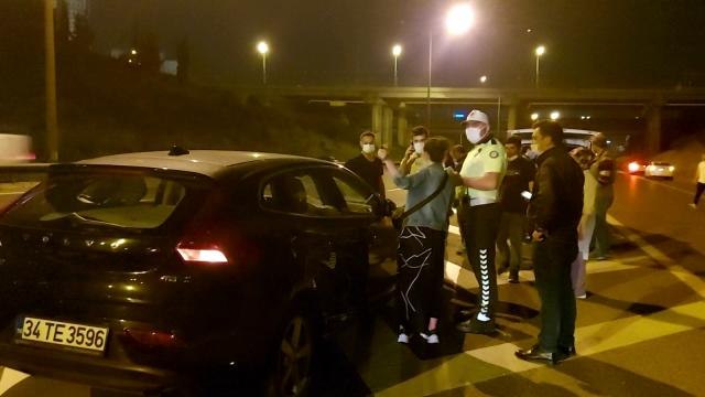 Ataşehir TEM bağlantı yolunda 3 araç zincirleme kaza yaptı