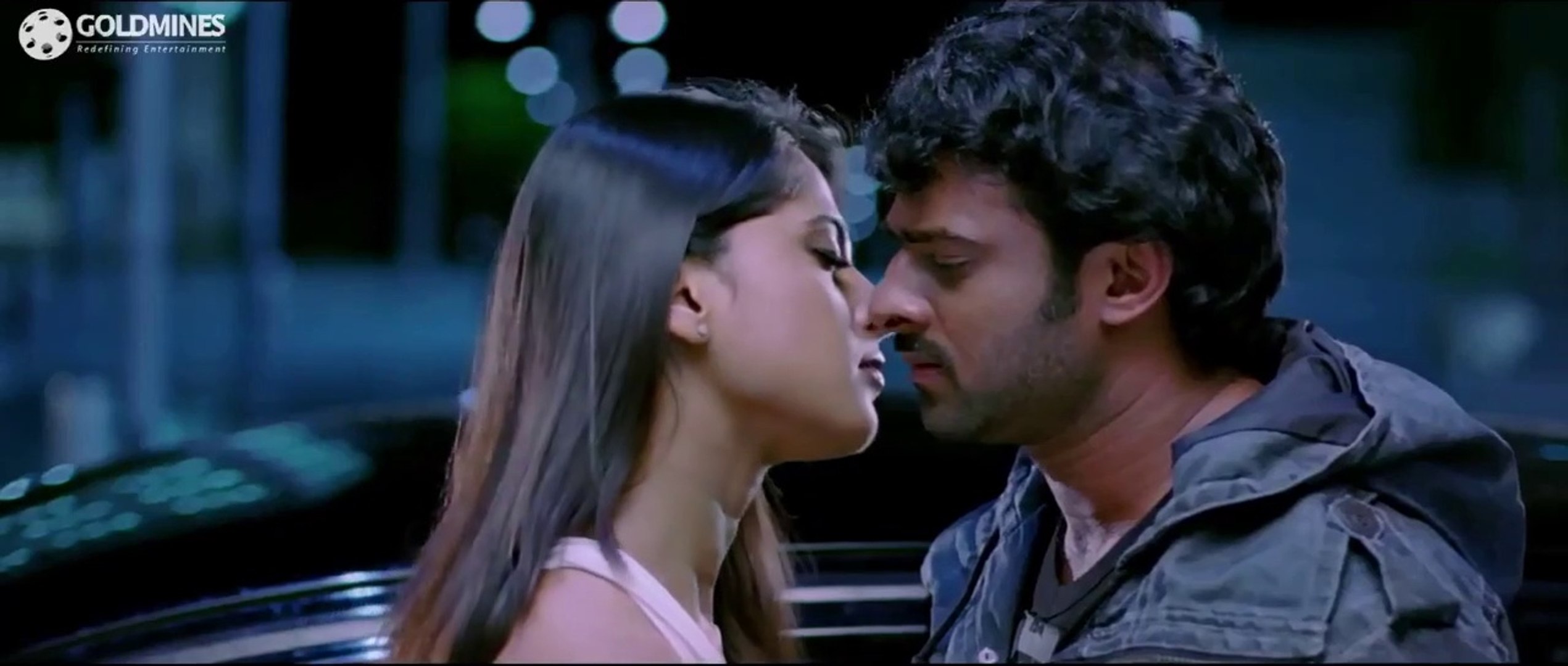 Anushka shetty kissing scene