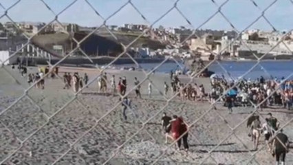 Tải video: Unos cinco mil migrantes llegan a Ceuta desde Marruecos