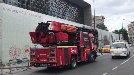 Taksim'deki Atatürk Kültür Merkezi inşaatında çıkan yangın söndürüldü