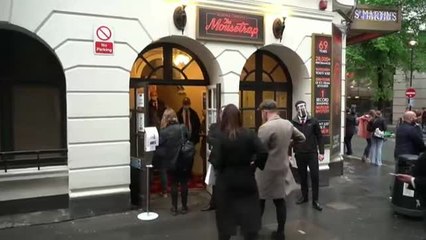 Reino Unido avanza hacia la normalidad y reabre cines y teatros al 50% de su aforo