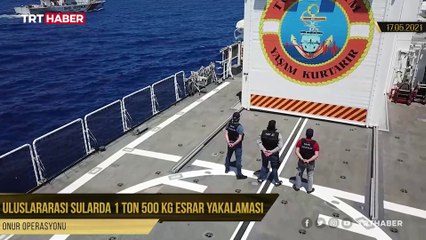 Uluslararası sularda düzenlenen uyuşturucu operasyonu kamerada