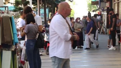 Lokantalar kapalı olunca cami bahçeleri açık hava lokantasına döndü